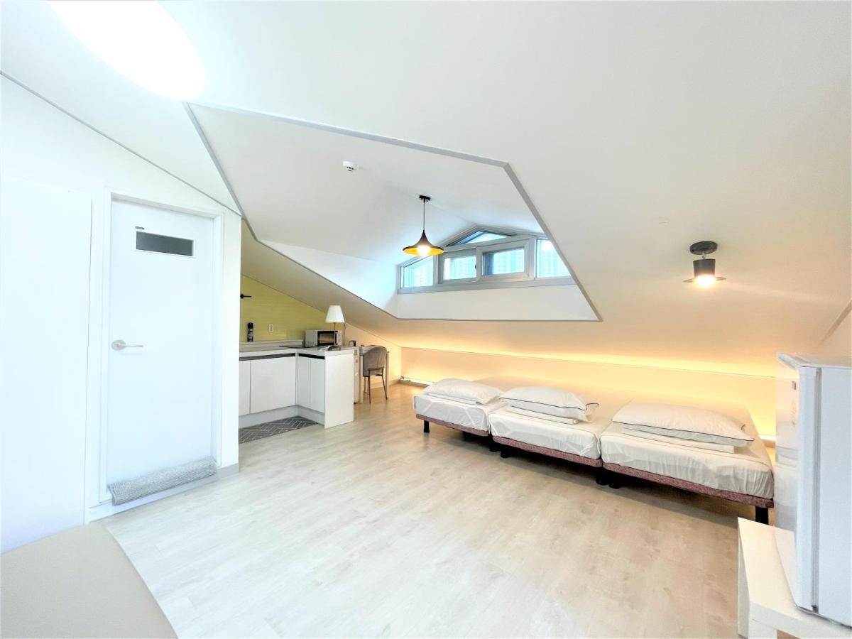 W Premium Guesthouse Incheon Airport Dış mekan fotoğraf